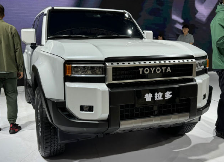 全新白色丰田普拉多正式下线一小时订单5000辆