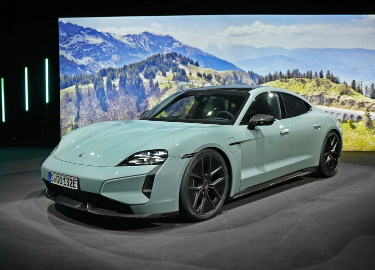 保时捷新款taycan跑车预计为市场新领军者帕拉梅拉小心了