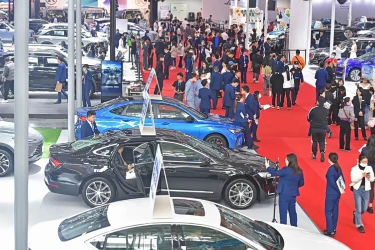 会展中心(世界之窗)举办的与消费者相伴17年的湖南车展暨长沙汽车消费