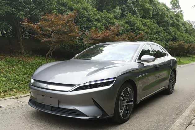 比亚迪汉ev降价!17.98万元起,3.9秒爆发700扭矩,买小米su7?