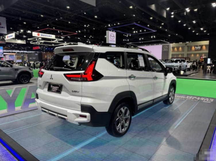 三菱suv7座报价图片