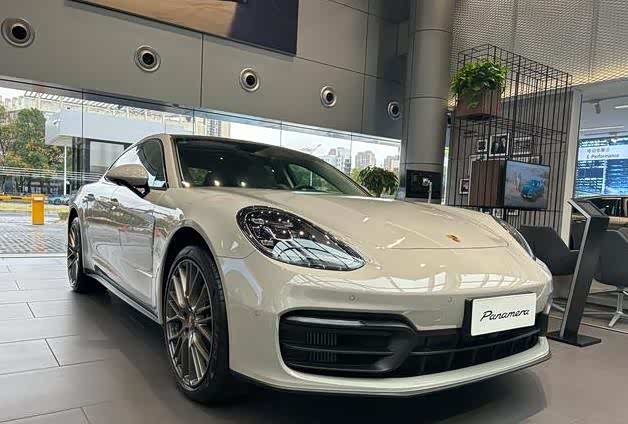 29t爆发330马力2023款保时捷panamera铂金版实拍裸车1127万