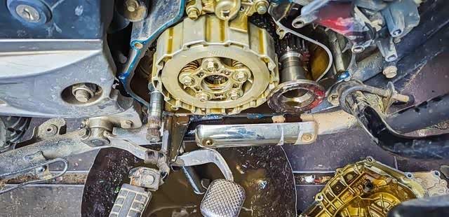 摩托车发动机更换机油注意这个技巧可多骑行5万公里不用大修