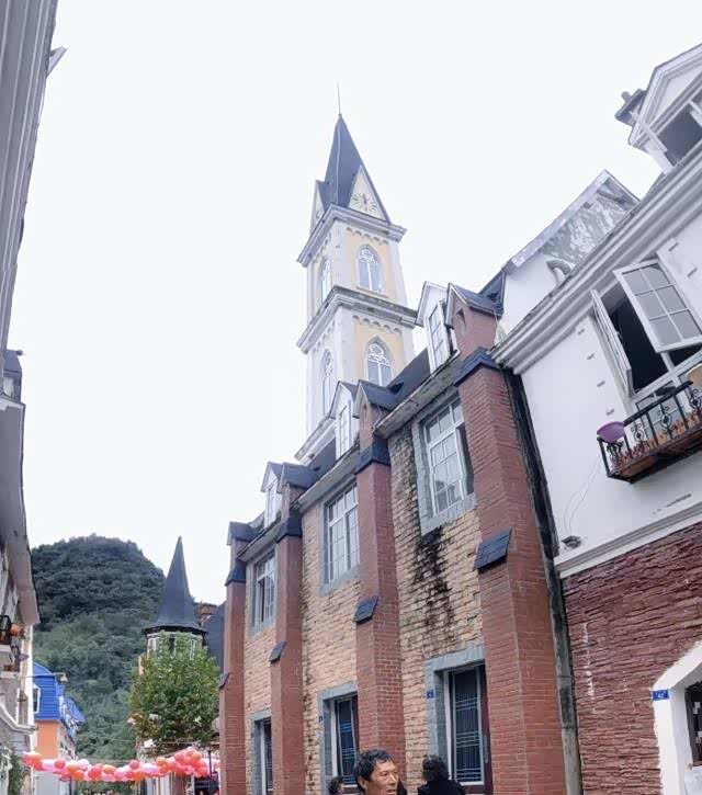 成都白鹿小镇美食一日游