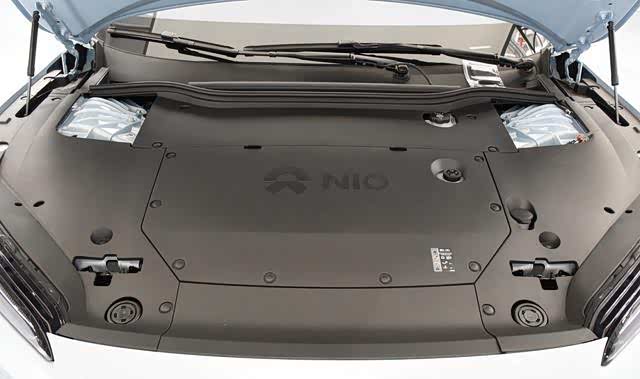 宝马i3搭载后置单电机和三元锂电池,最大功率为250kw,纯电续航里程为