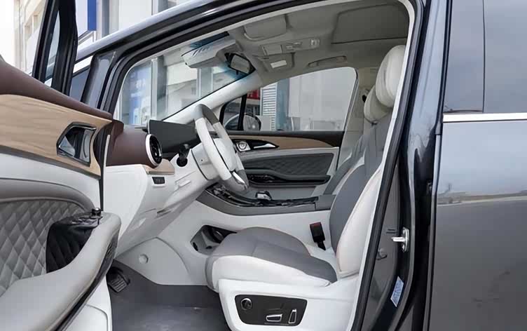 最后在动力方面,风行·游艇全系搭载来自沈阳航天三菱的4a95td 1.