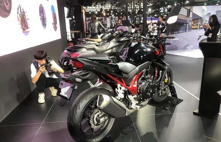 2023北京国际摩展:本田cb750售89800元
