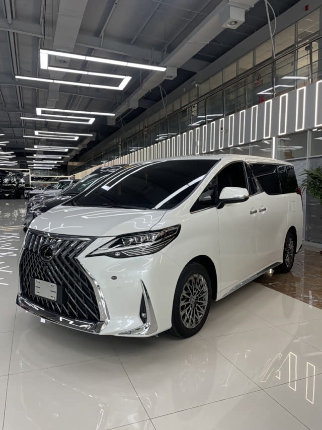 23款雷克萨斯lm350 7座 菲律宾版 车架号无改动 白/黑193万