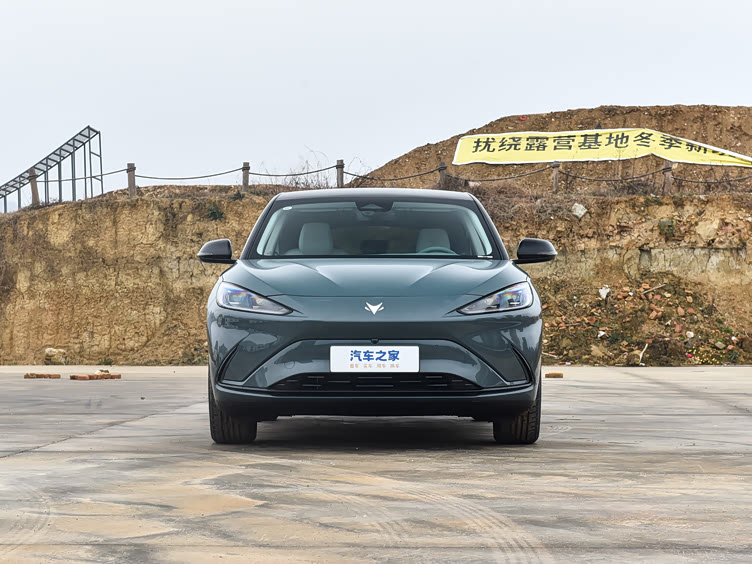 极狐阿尔法s智能与性能兼具新能源车