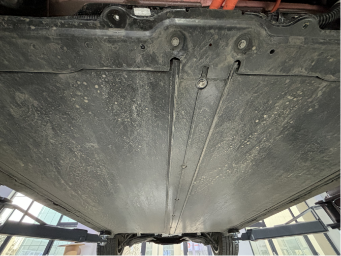 特斯拉新款model3底盘实拍详解