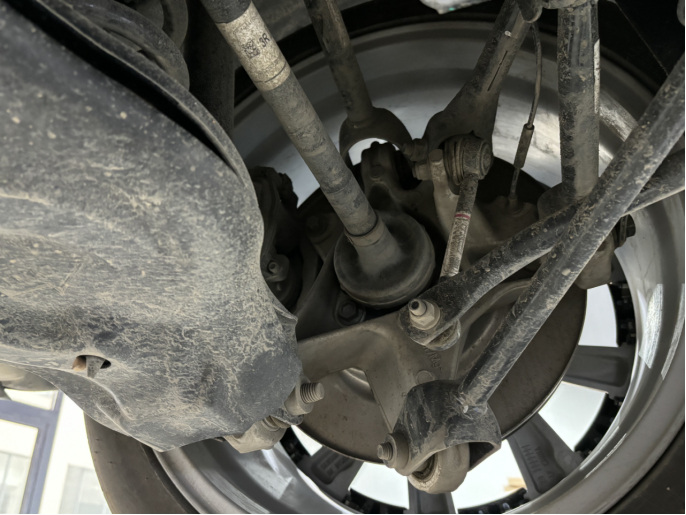 特斯拉新款model3底盘实拍详解