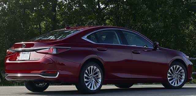 雷克萨斯es200售价2969万元动力够用比较适合女性车主