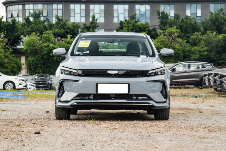 吉利帝豪lhip龙腾版配15t插电式混动系统售价898万元起