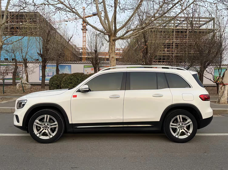 20万买一台开了两年3万公里的当时新车落地35的奔驰glb200不香吗