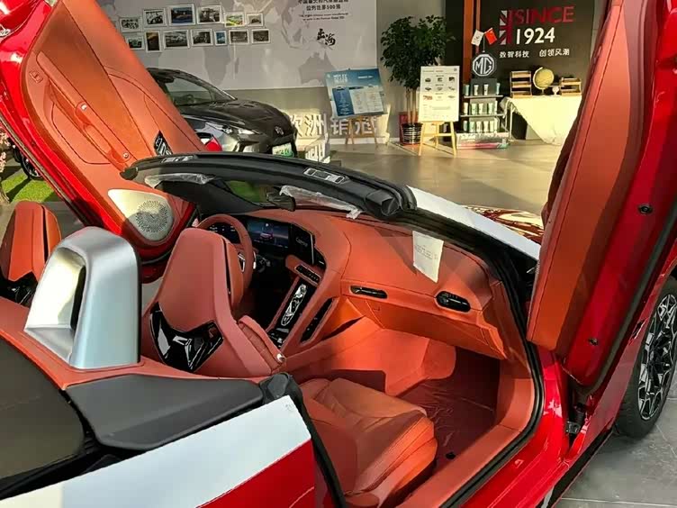 保时捷718平替配英伦风软顶敞篷四驱32秒破百关键不到40万