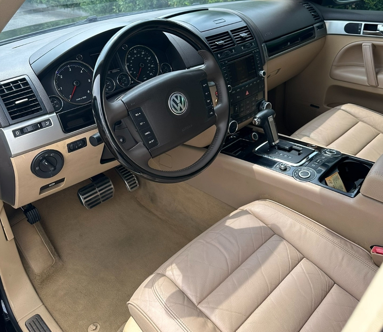 老板晒出08年花160万买的大众途锐r50银色后视镜v10柴油引擎