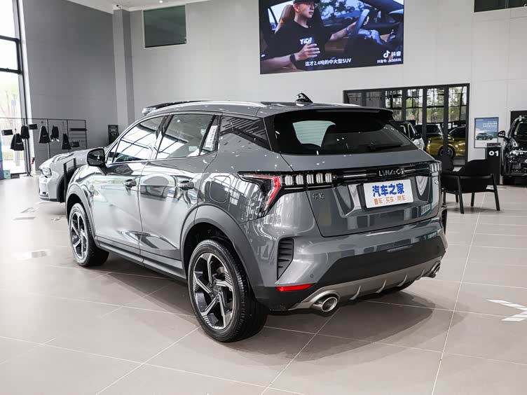 领克06:外观硬朗,内饰丰富,动力强劲的小型suv