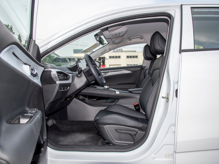 吉利几何a轿车内饰配置与动力解析