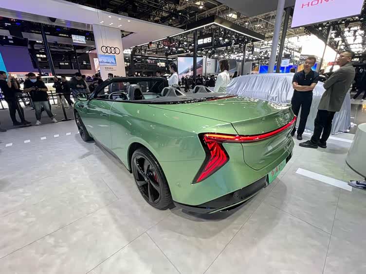 设计上没有多少违和感,红旗eh7敞篷版北京车展亮相