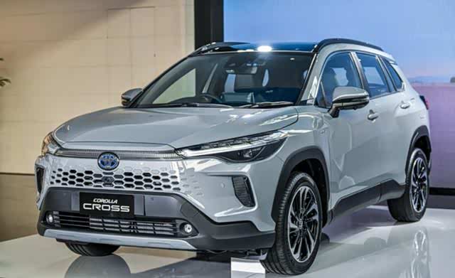 全新丰田卡罗拉cross在泰国首发搭载18l售价约合25万左右