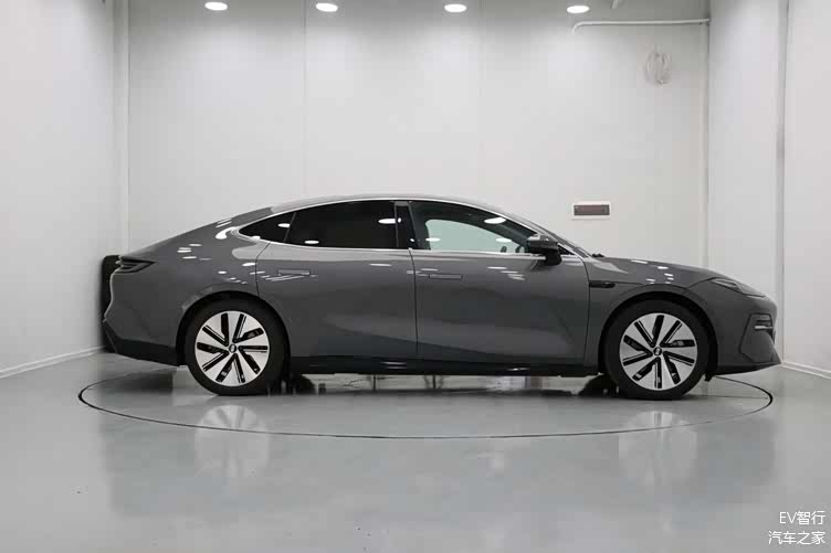 豪华车驾乘质感最长续航665km吉利银河e8货真价实