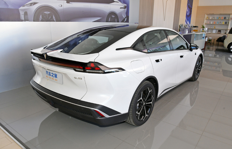 配置差异大性价比逆天1299万起的深蓝sl03荣耀版该怎么选