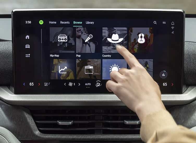福特史上最强车载娱乐系统亮相48寸大屏幕还可玩游戏