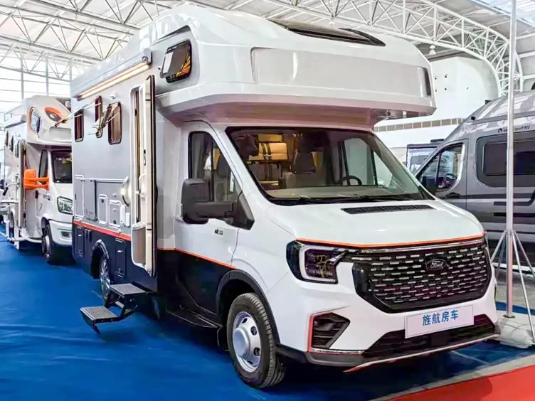 旌航福特全顺t8房车优越性能可靠配置既细心又贴心