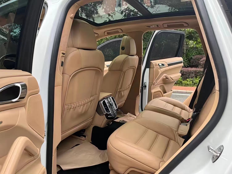 总体而言,2017款保时捷卡宴gts以其卓越的性能,豪华的内饰和丰富的