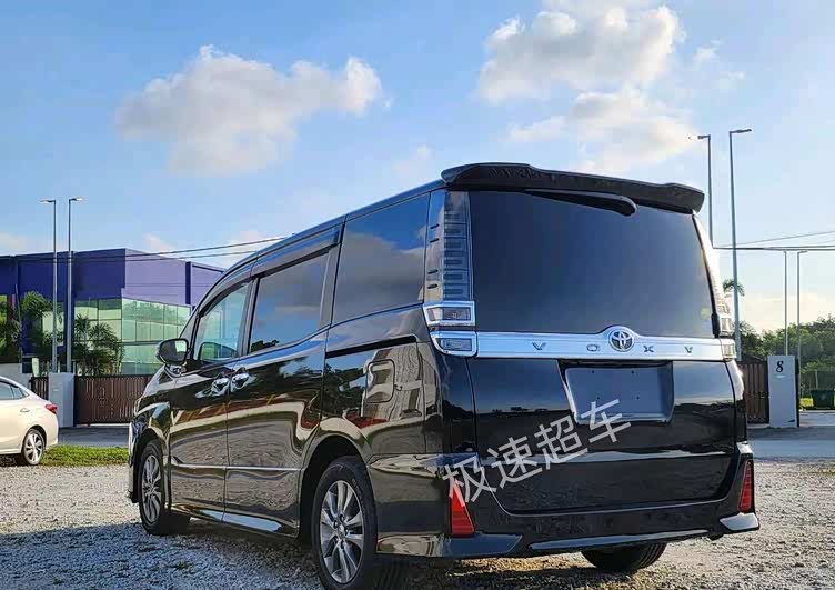 丰田voxy海外亮相全新家用mpv主打实用大空间有望国产