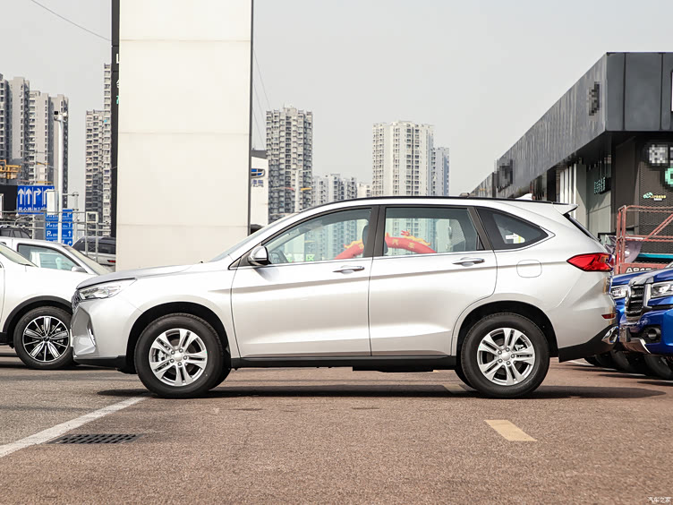 哈弗m6的外观年轻时尚,动力配置也还不错,尤其是价格方面的诚意非常足