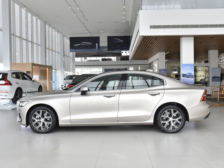 沃尔沃s60动力强劲内饰豪华安全舒适兼备