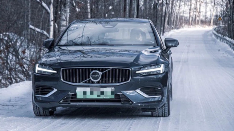 沃尔沃s60t8征服雪地北欧科技展现操控魅力