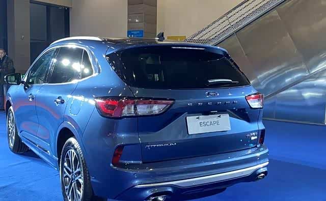 从下表售价可以看出,与竞品相比,全系四驱的长安福特锐际,在价格上