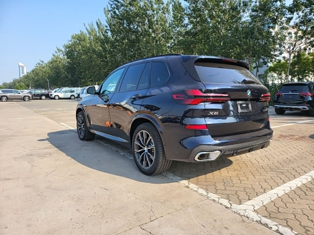 24款加版宝马x5落地价格更超值