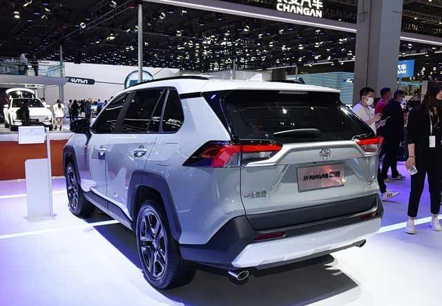 在价格方面,2024款丰田荣放的入门版本降至14.