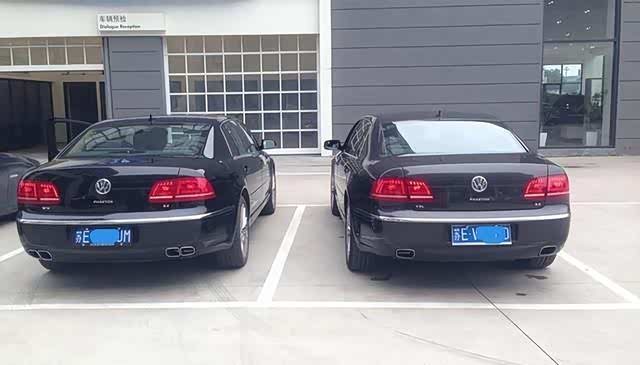 150万v8辉腾遇240万辉腾w12,保养时偶遇,车主笑谈"相见恨晚"