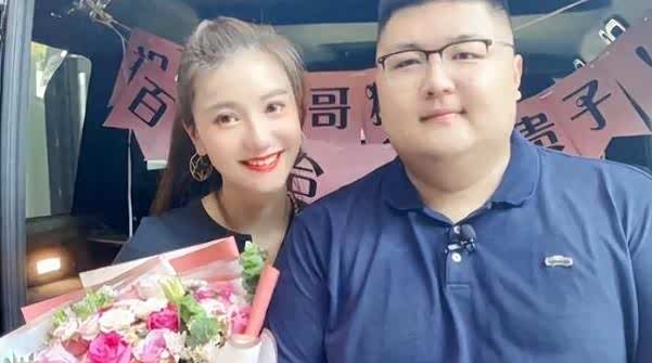 一周掉粉100w贱卖老婆私人用品豪车卖7000扒一扒猴哥翻车史