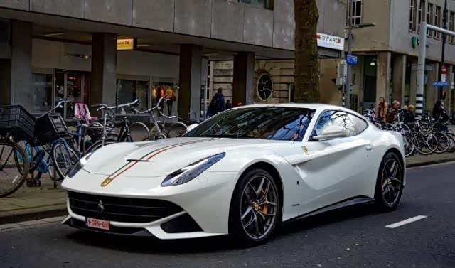 法拉利f12berlinetta