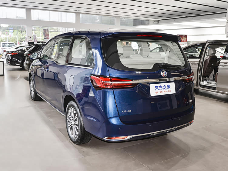 别克gl8大气商务风外观豪华舒适驾乘体验