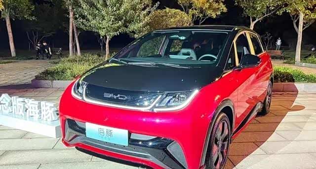 比亚迪海豚纯电两厢车10月出口16万辆高尔夫飞度日子不好过