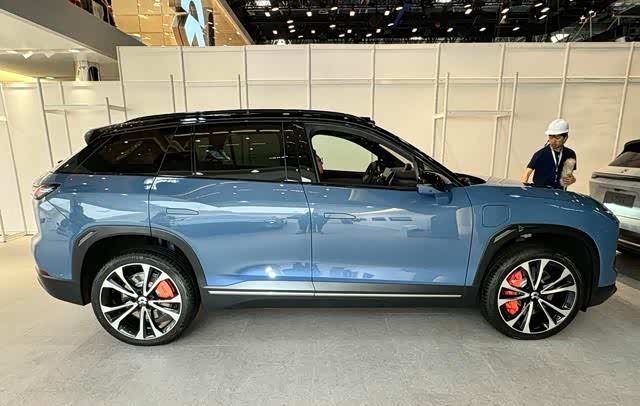 2024款蔚来es7亮相,售43.8万起,新增车色与8295芯片