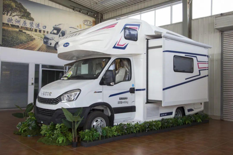 整车基于依维柯欧胜底盘打造, 动力方面,本车搭载3.