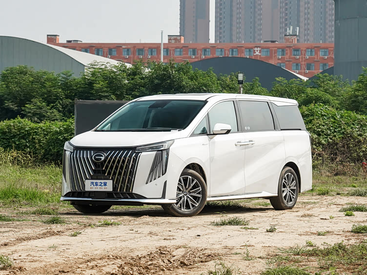 国产中大型mpv车长5212mm配20t动力售2298万起传祺m8