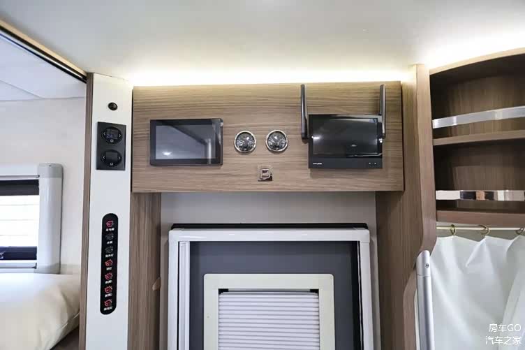 房车中的巨兽67t猛士四驱带夜视全地形全季节出行