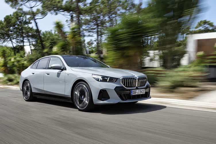 运动感还是主基调全新宝马i5实车图发布