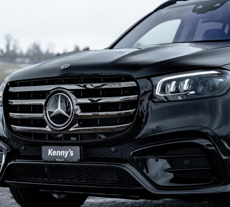 新款奔驰gls海外实拍亮相内外升级搭载30t与40tv8发动机