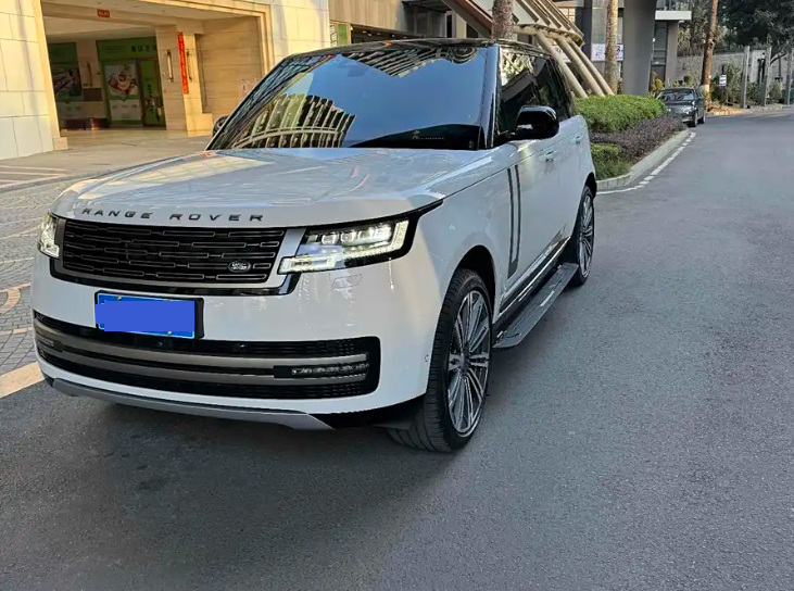 小伙花50万买路虎揽胜事故版拖车运回又花20万修复闷声发财