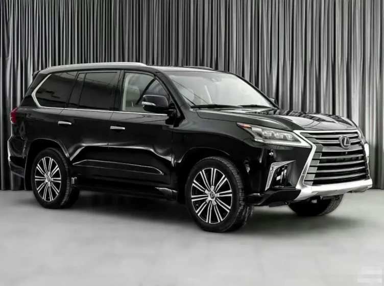 改款雷克萨斯lx570实车图:霸气前脸,硬朗线条凸显越野魅力