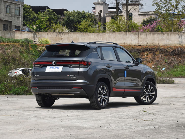 长安cs35plus跨界风格外观精致内饰蓝鲸动力